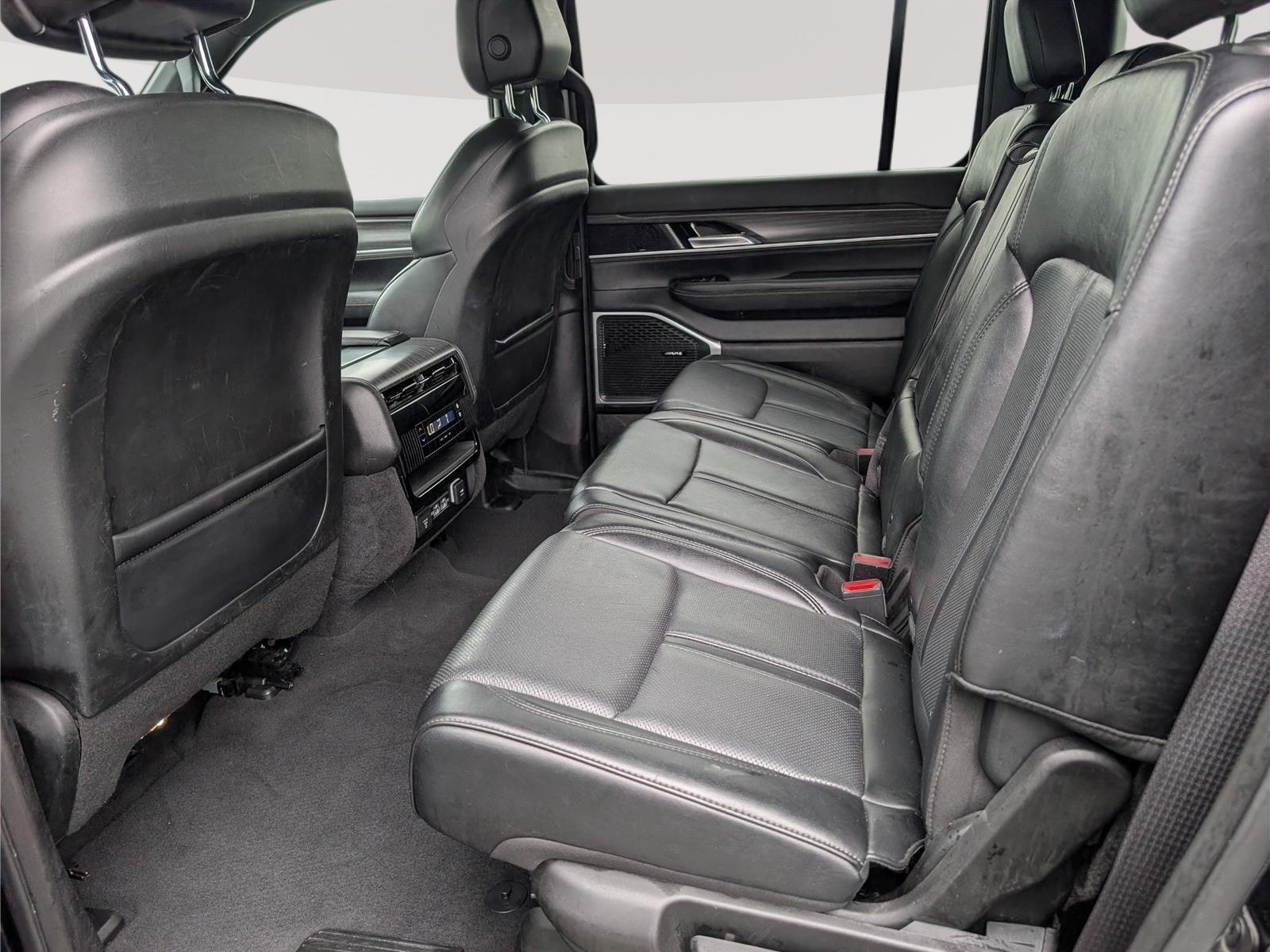 Used 2024 Jeep Wagoneer Series II w/ Flexible Seating Group AWD/4WD image 16