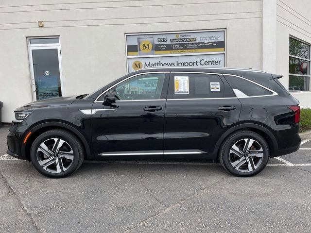 Certified 2023 Kia Sorento SX Prestige w/ Panoramic Sunroof Package AWD/4WD image 2