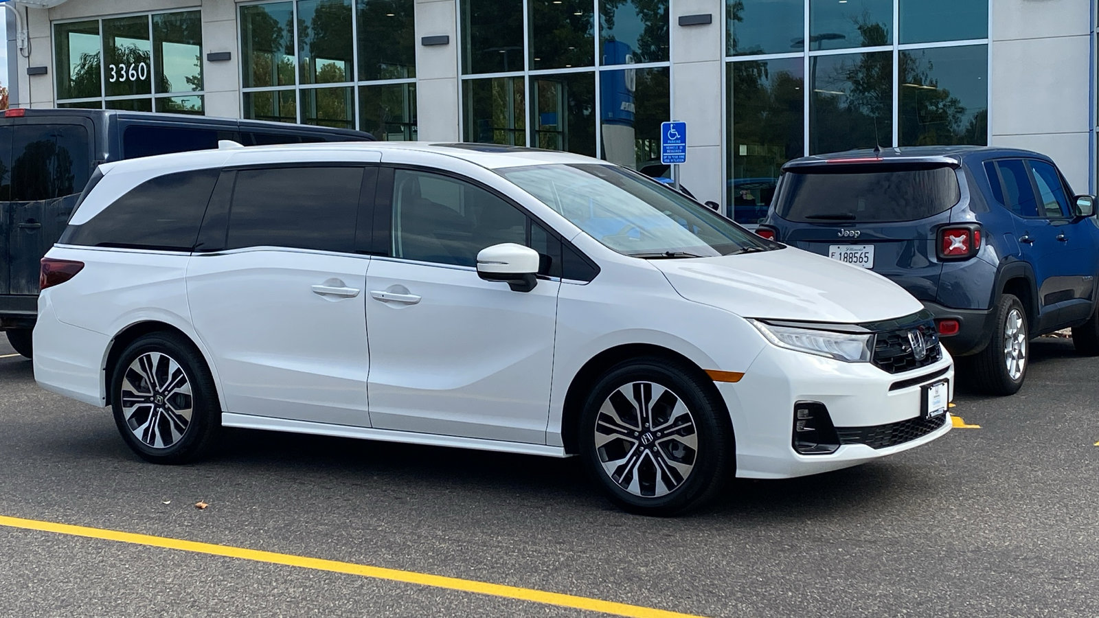 Certified 2025 Honda Odyssey Elite image 1