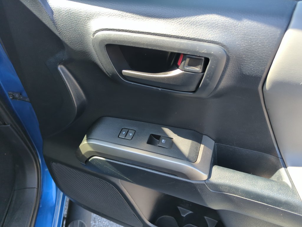 Used 2018 Toyota Tacoma SR5 RWD image 29