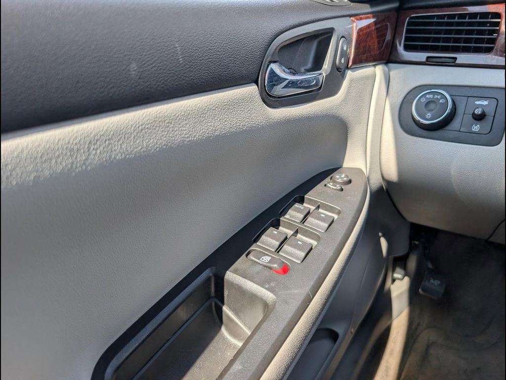 Used 2011 Chevrolet Impala LS FWD image 15