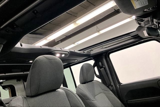 Used 2025 Jeep Wrangler Sahara 4xe w/ Safety Group image 21