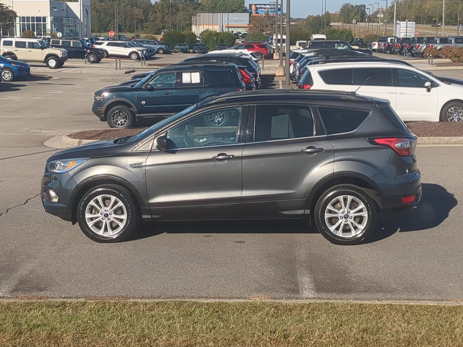 Used 2017 Ford Escape SE w/ Equipment Group 201A AWD/4WD image 6