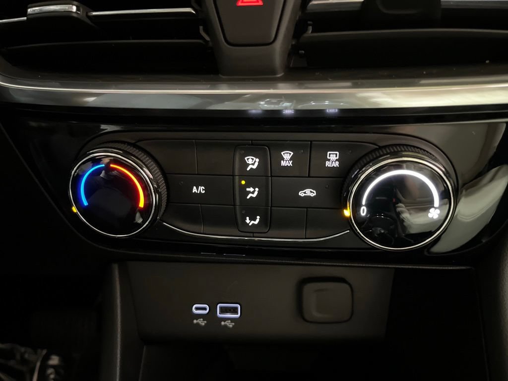 Certified 2024 Buick Encore GX Sport Touring AWD/4WD image 25