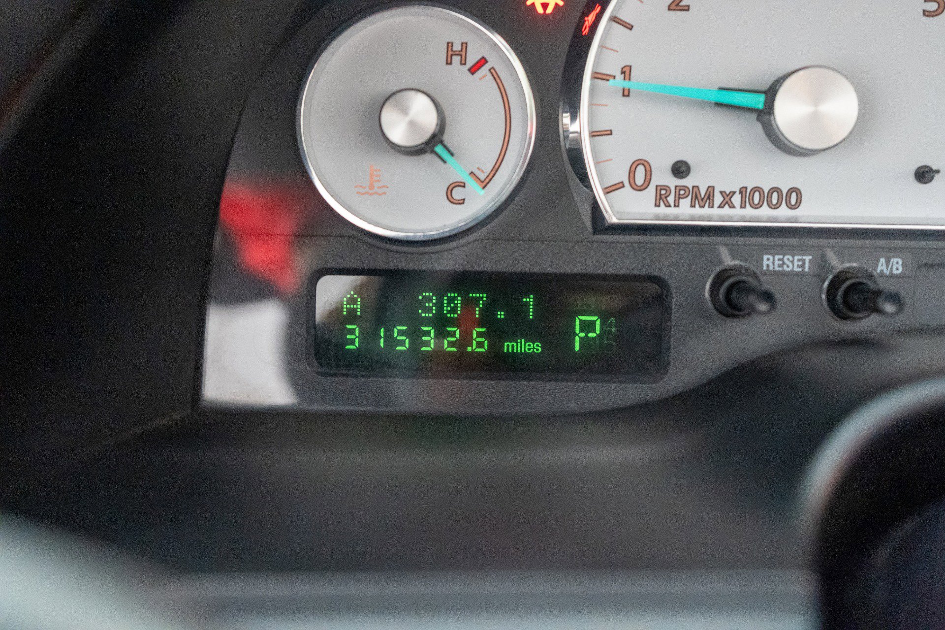 Used 2003 Ford Thunderbird image 23