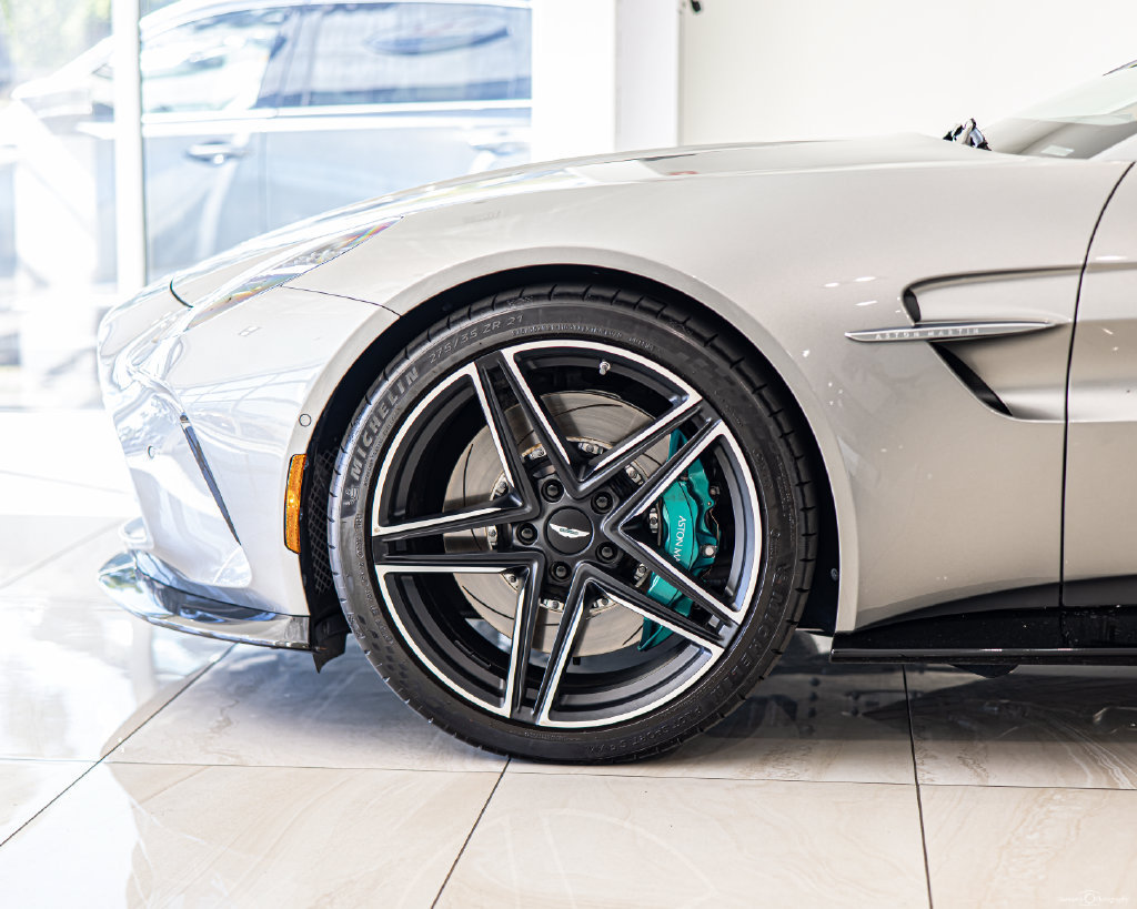 Used 2025 Aston Martin V8 Vantage Coupe RWD image 8