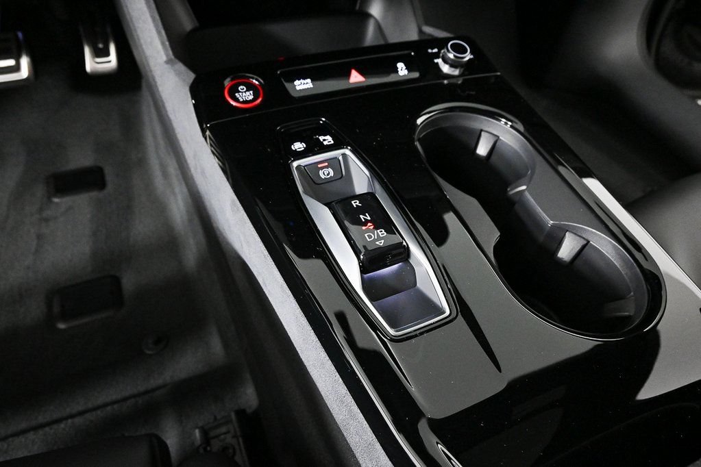 New 2025 Audi S6 e-tron Prestige AWD/4WD image 19