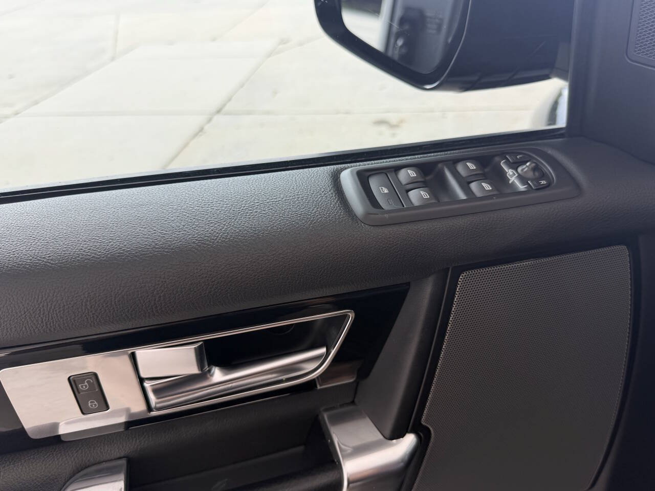 Used 2015 Land Rover LR4 HSE AWD/4WD image 22