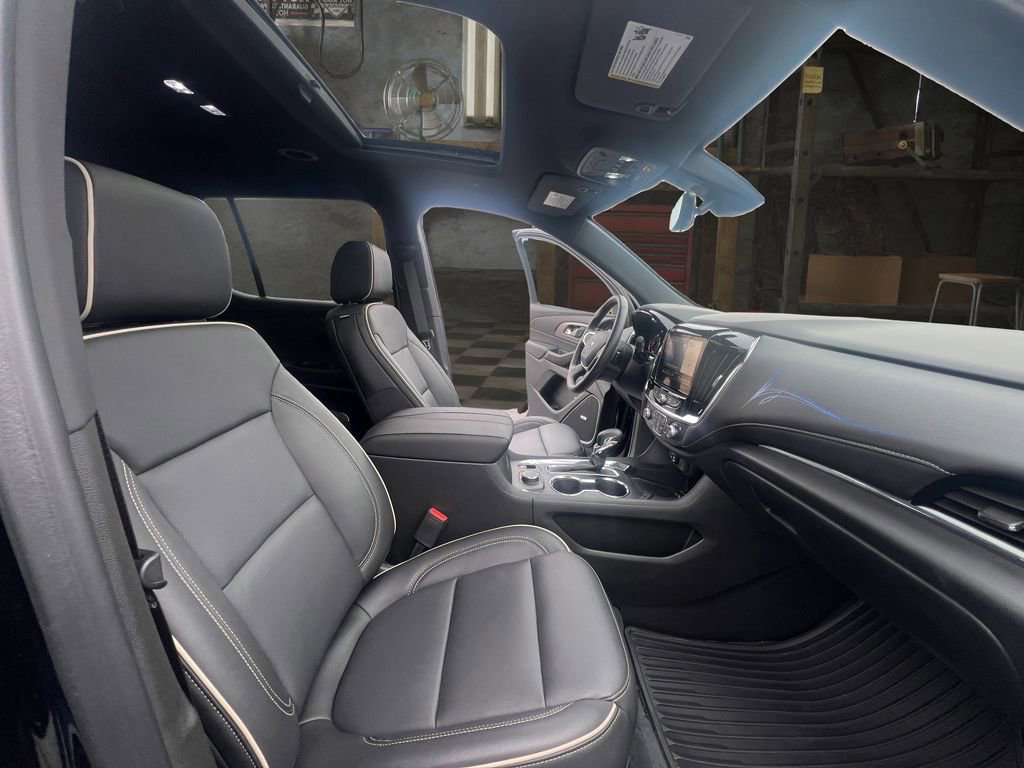 Certified 2023 Chevrolet Traverse Premier FWD image 15