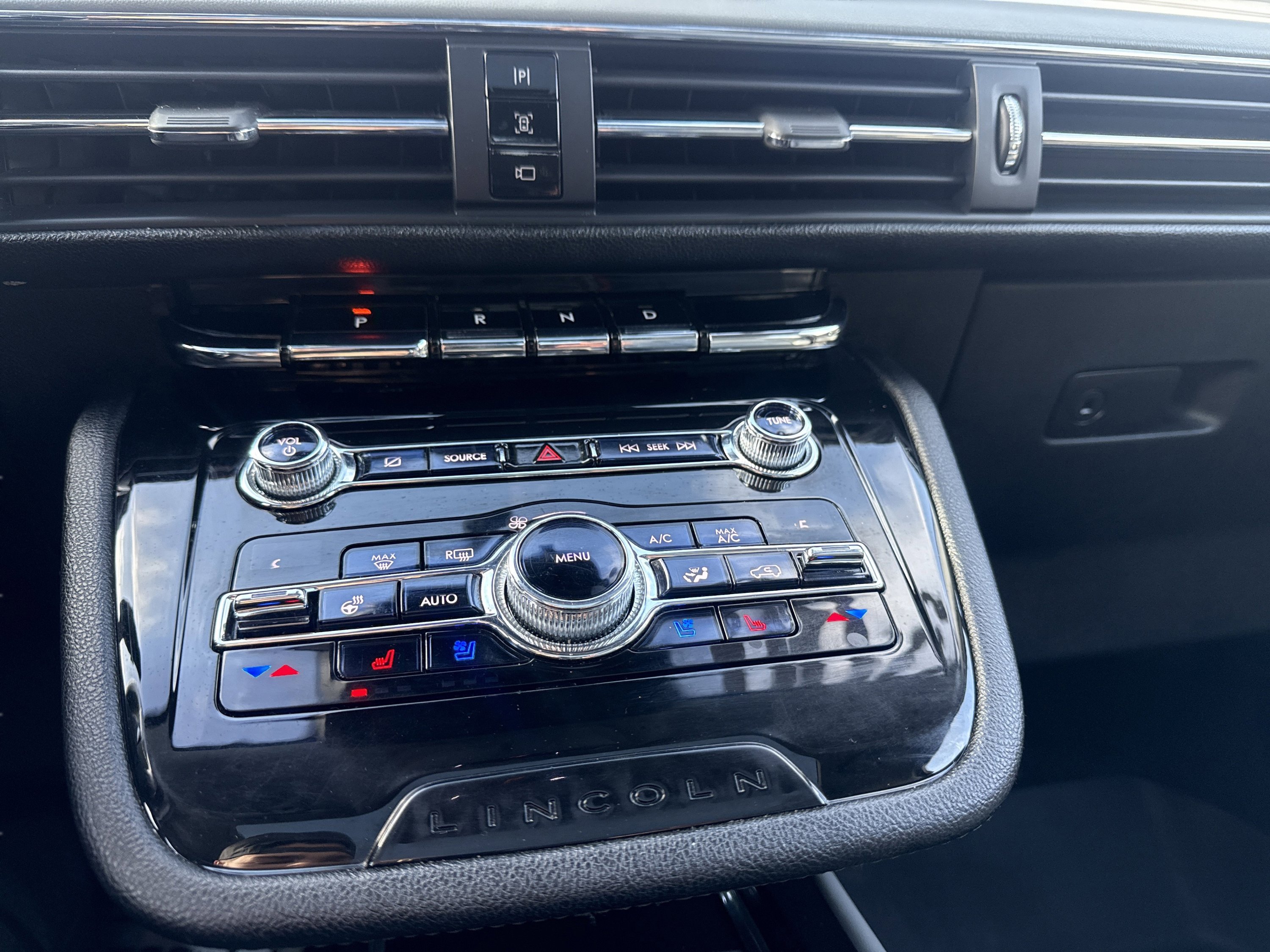 Used 2020 Lincoln Corsair AWD w/ Premium Package image 15