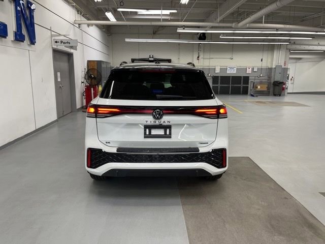 New 2025 Volkswagen Tiguan SE R-Line image 3