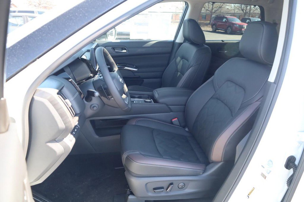 New 2026 Nissan Pathfinder Platinum AWD/4WD image 19