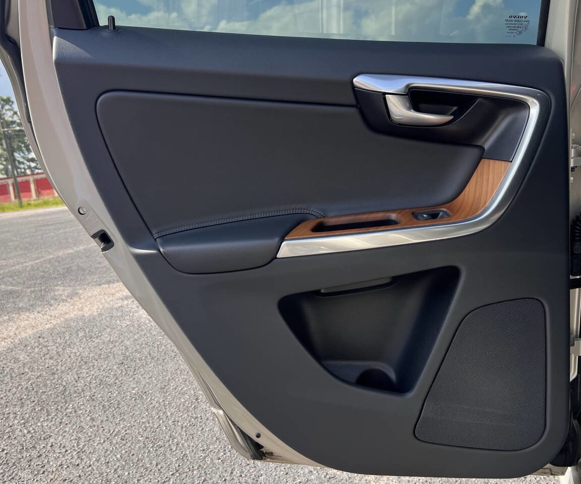 Used 2017 Volvo XC60 T5 Inscription w/ Advanced Package AWD/4WD image 14