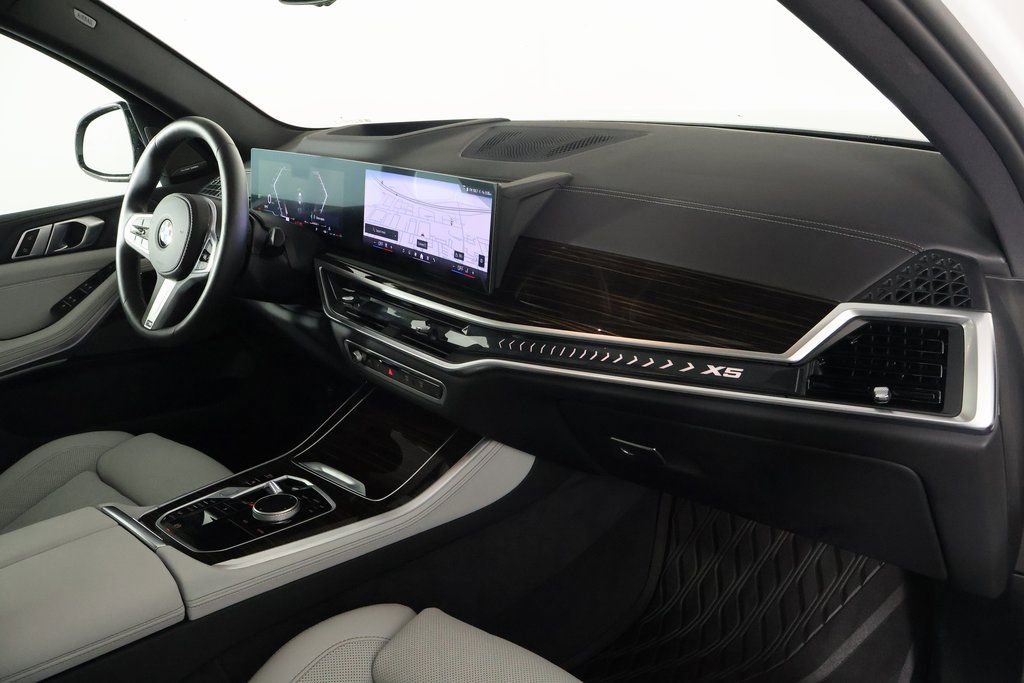 Used 2026 BMW X5 xDrive40i w/ M Sport Package image 9