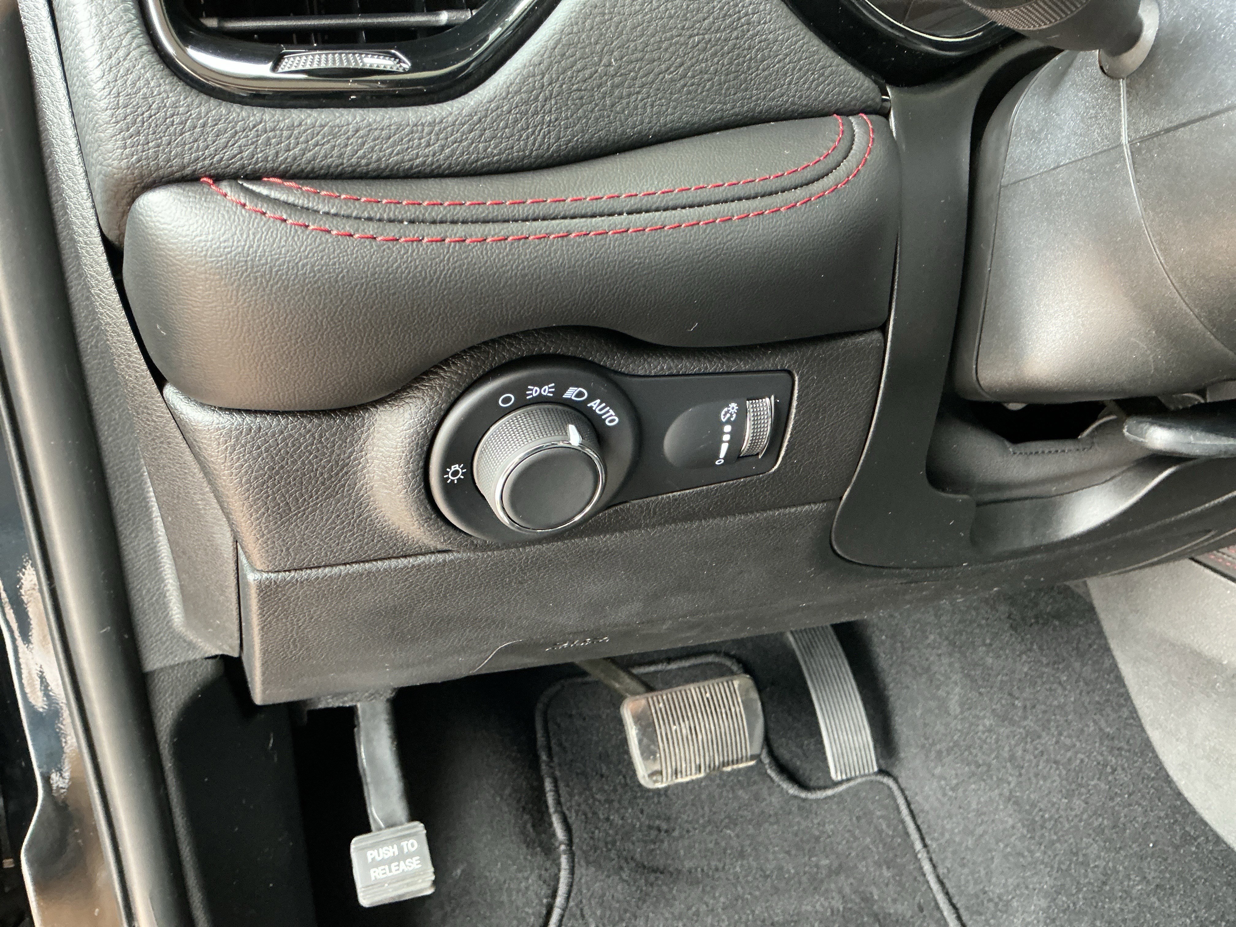 Used 2024 Dodge Durango R/T w/ Trailer Tow Group IV image 30