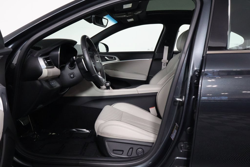 Used 2023 Genesis G70 2.0T w/ Sport Prestige Package RWD image 10