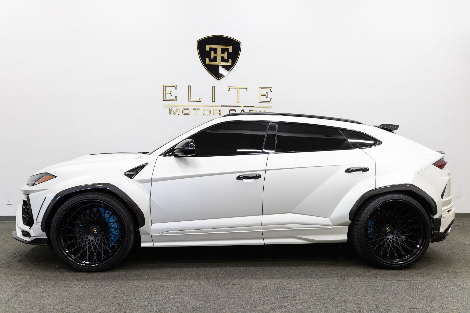 Used 2020 Lamborghini Urus AWD/4WD image 2