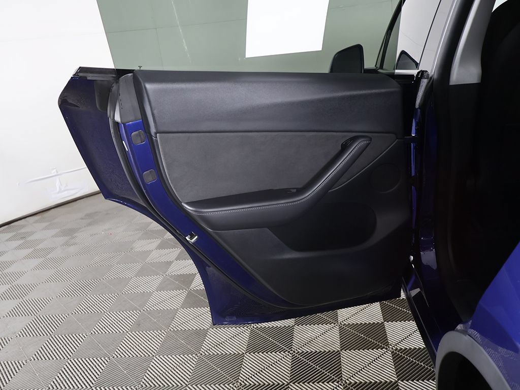 Used 2021 Tesla Model Y Long Range AWD/4WD image 22
