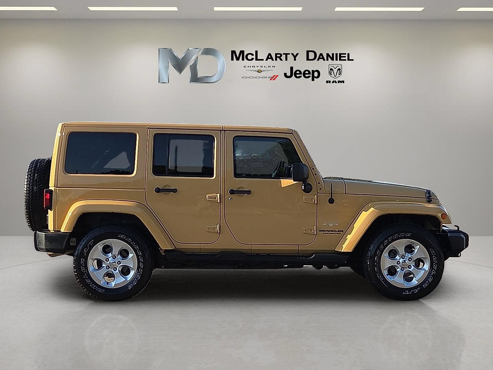 Used 2014 Jeep Wrangler Unlimited Sahara AWD/4WD image 6