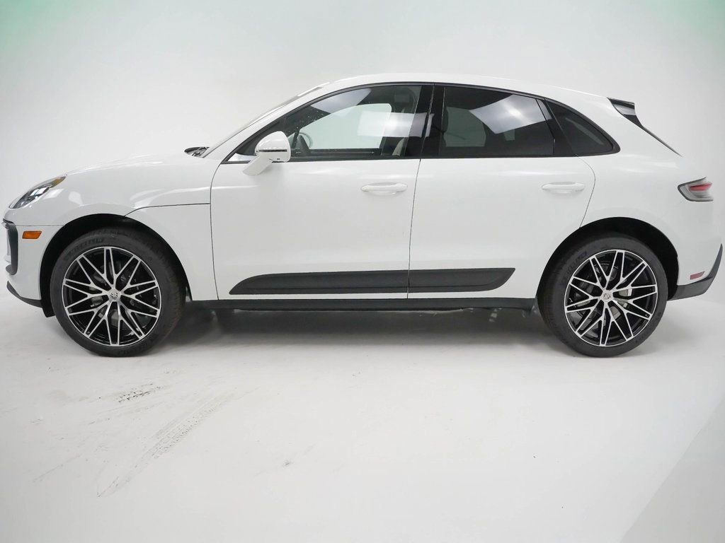 Certified 2025 Porsche Macan image 2