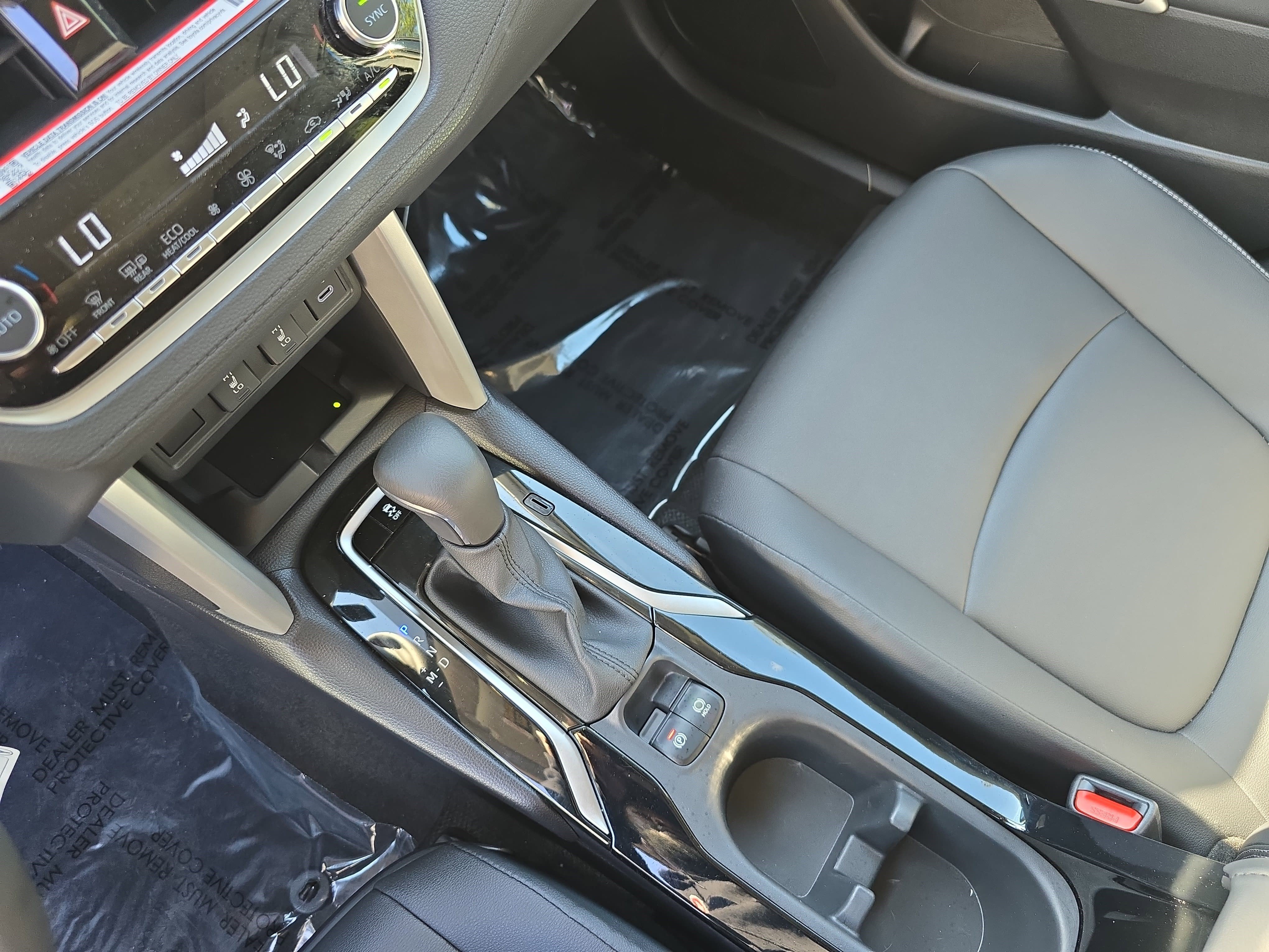 Used 2025 Toyota Corolla Cross XLE w/ Convenience Package image 26