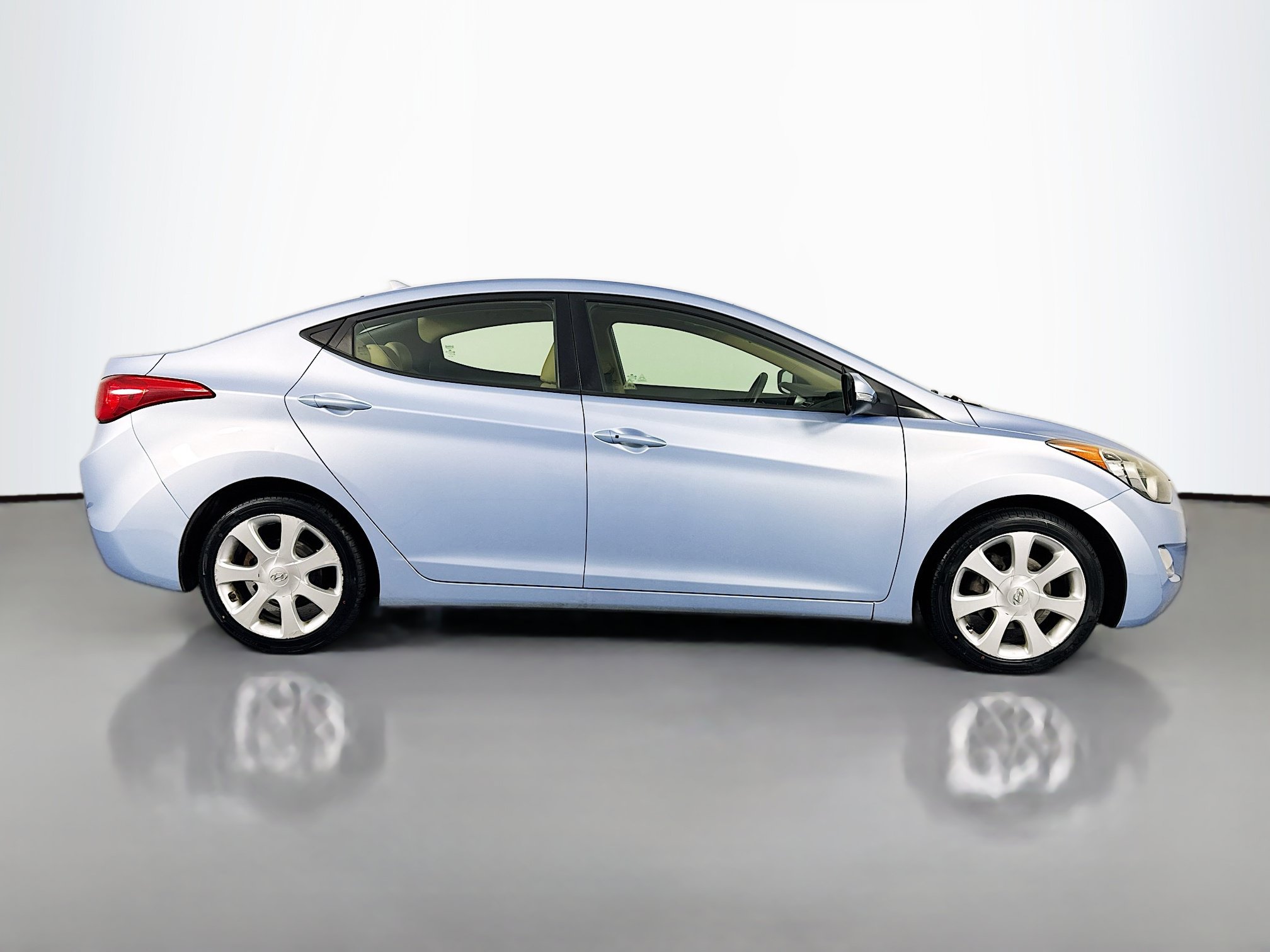 Used 2012 Hyundai Elantra Limited w/ Technology Pkg 5 FWD image 4