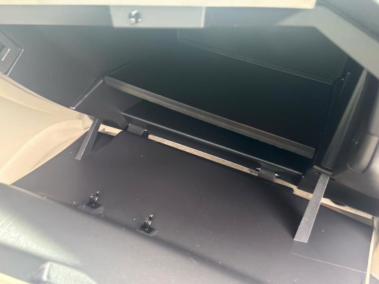 Used 2015 Ford C-MAX Energi SEL w/ Equipment Group 301A image 32