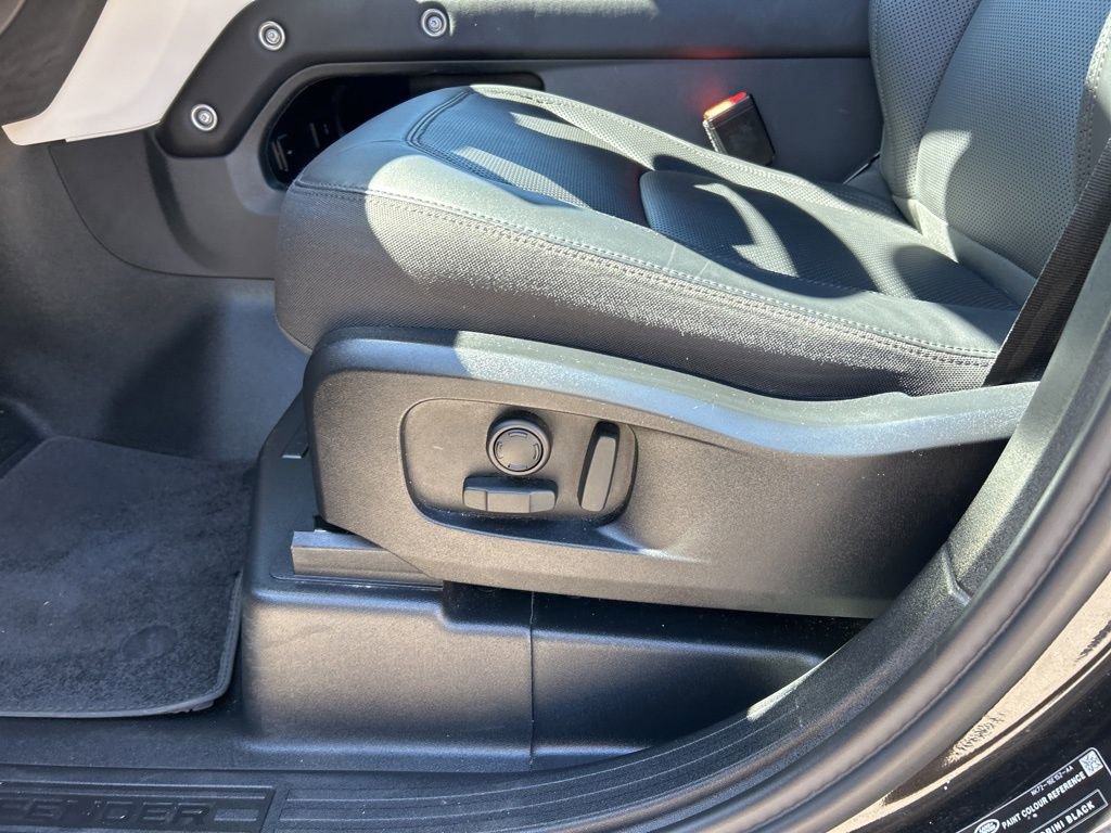 Used 2025 Land Rover Defender 110 S image 16