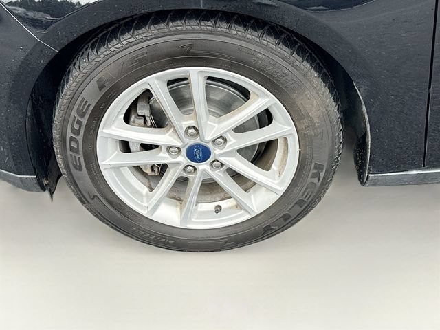 Certified 2018 Ford Focus SE w/ Cold Weather Package FWD image 37