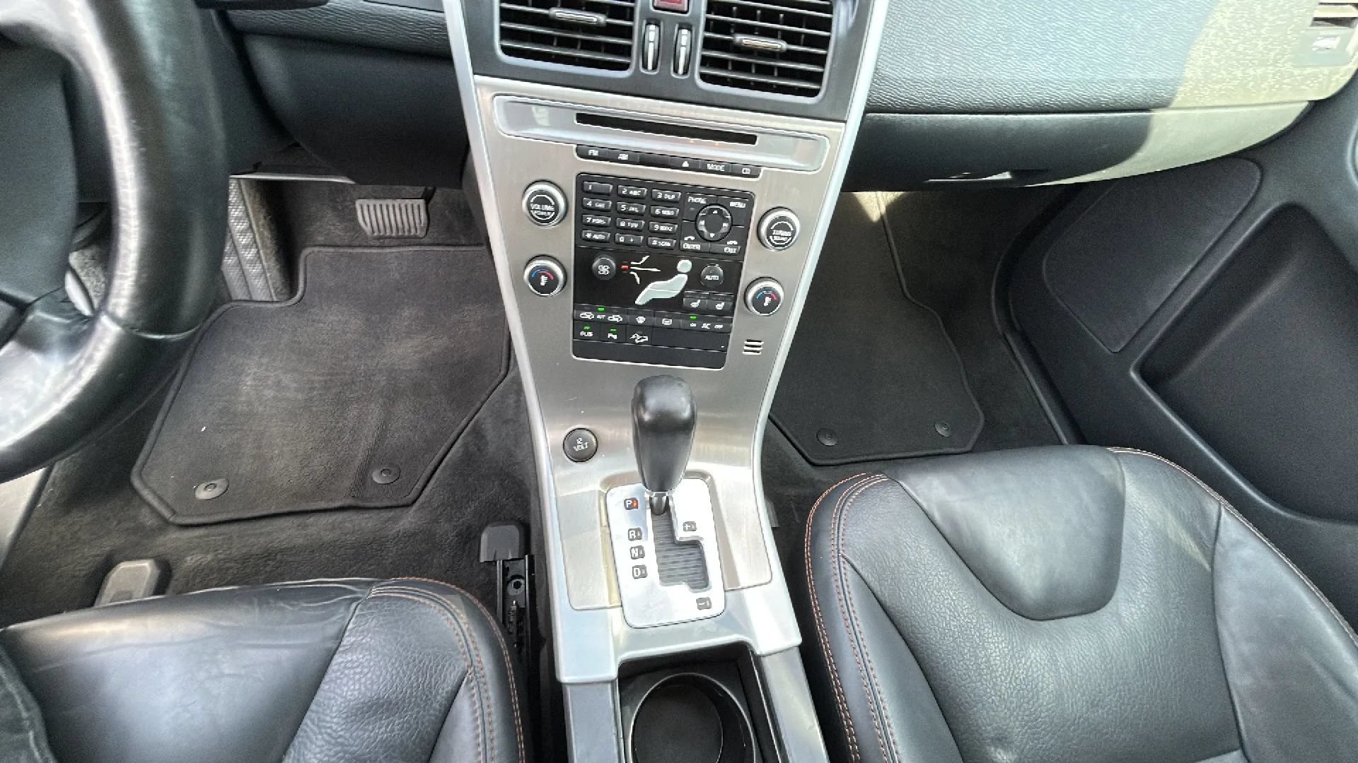 Used 2010 Volvo XC60 T6 AWD/4WD image 24