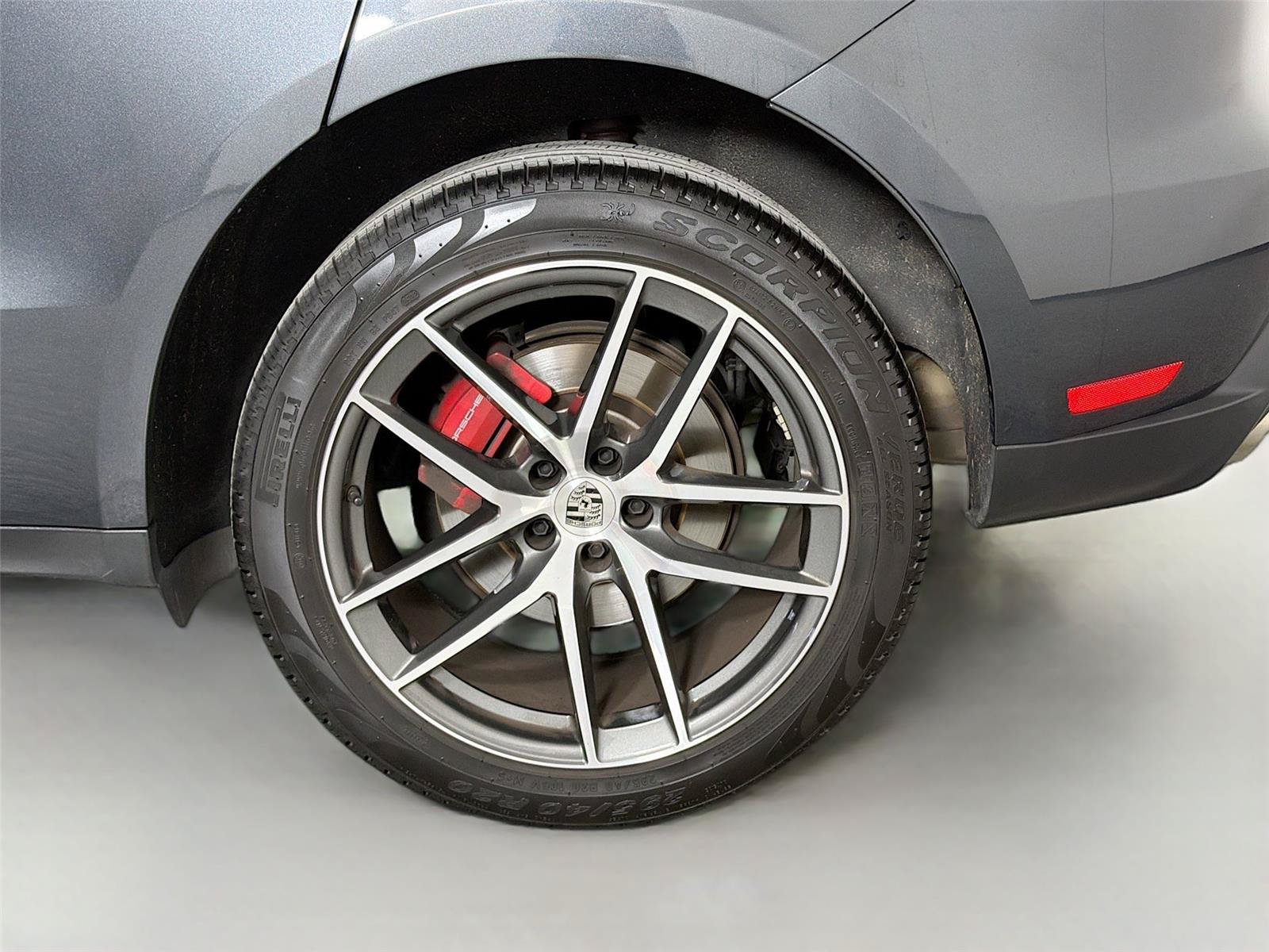 Certified 2023 Porsche Macan S AWD/4WD image 12