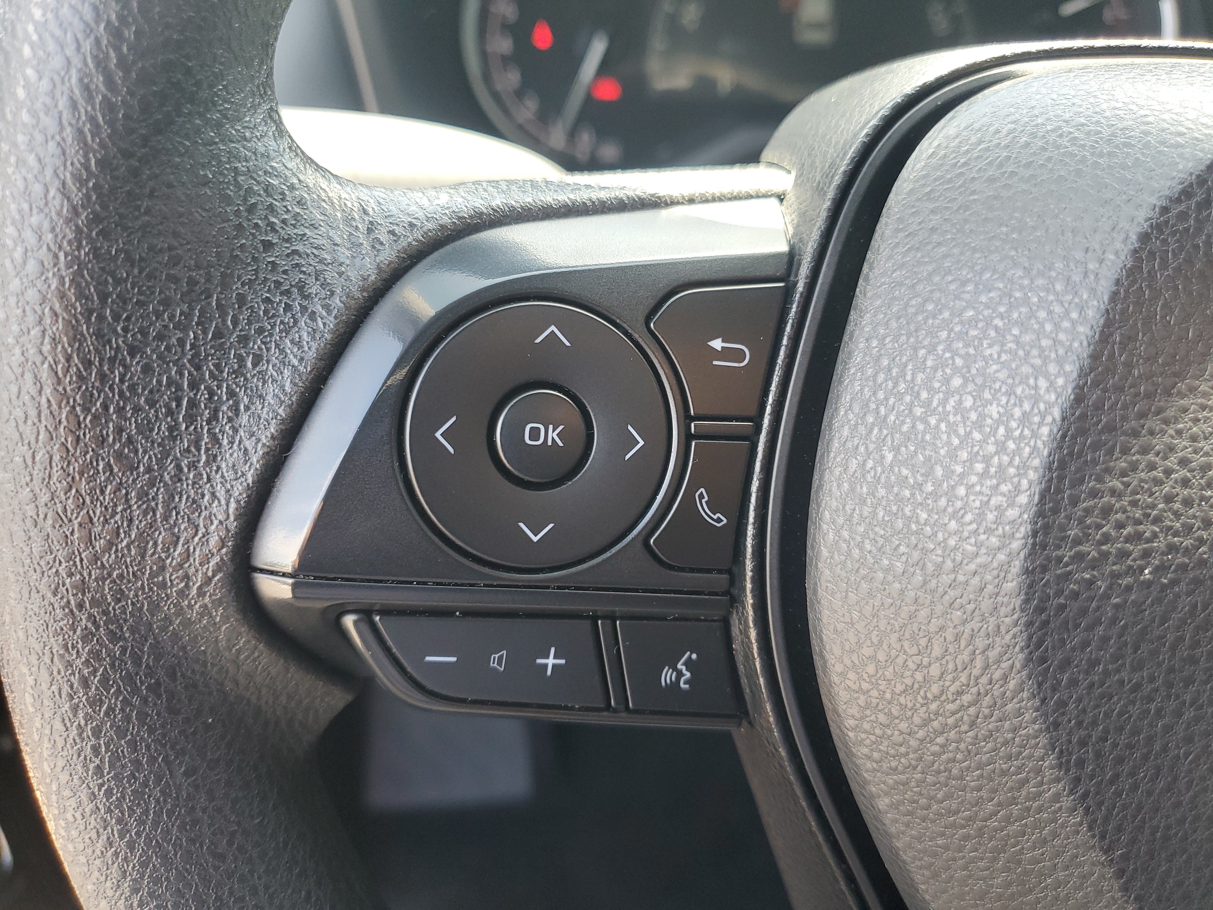 Used 2025 Toyota RAV4 LE FWD image 16