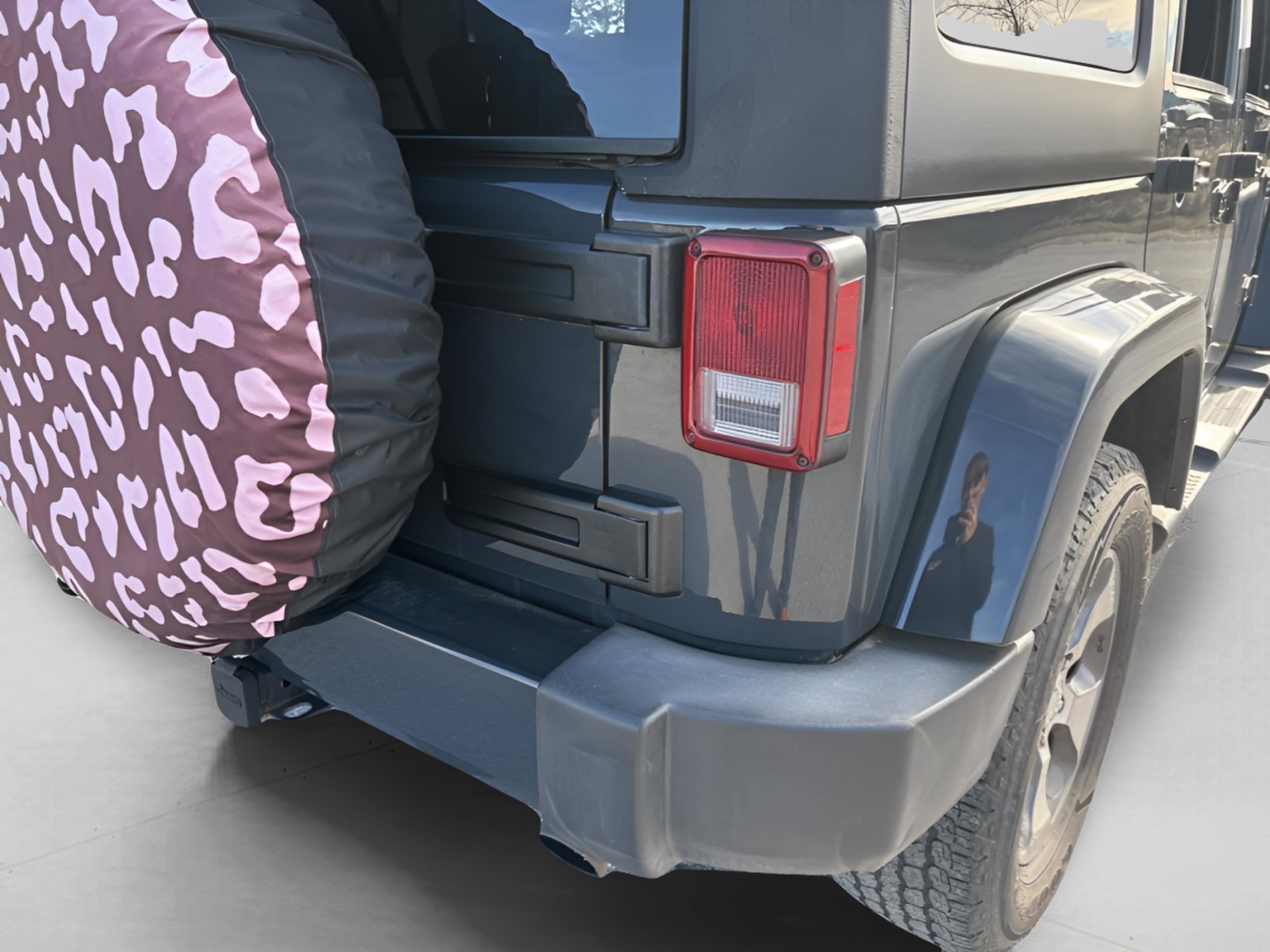 Used 2017 Jeep Wrangler Unlimited Sahara w/ Connectivity Group image 29