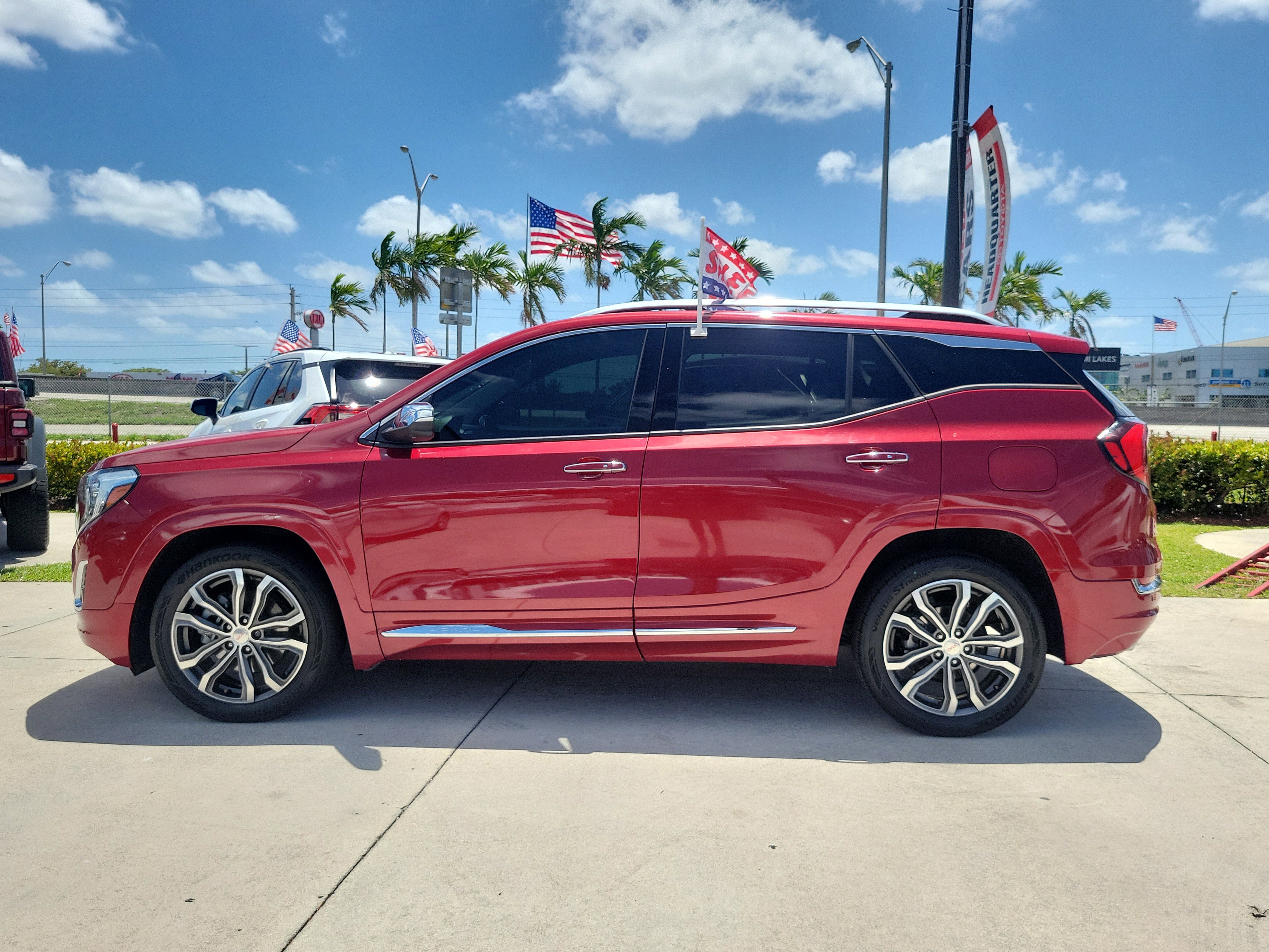 Used 2020 GMC Terrain Denali w/ Denali Premium Package FWD image 7