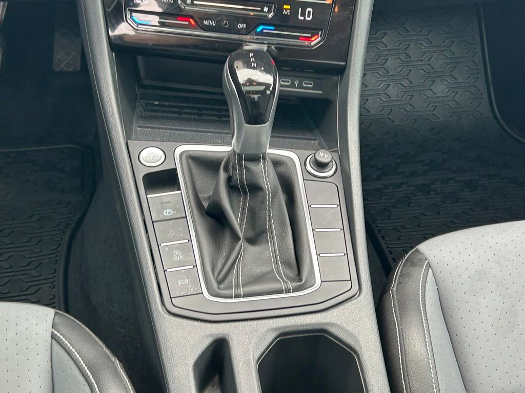 Used 2025 Volkswagen Jetta SE FWD image 21