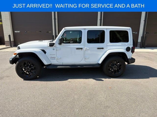 Used 2022 Jeep Wrangler Unlimited Sahara w/ Cold Weather Group AWD/4WD image 3