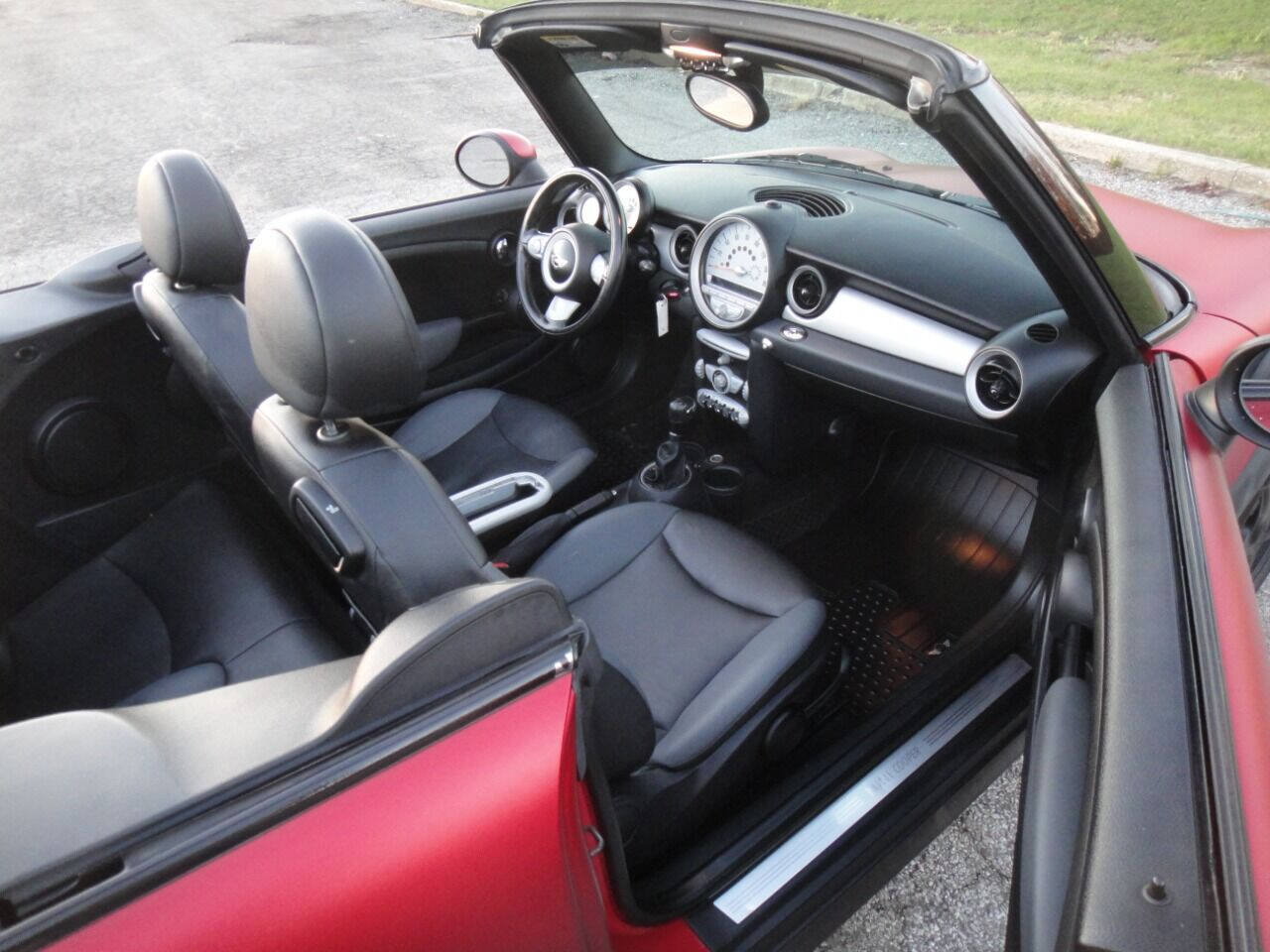 Used 2010 MINI Cooper Convertible FWD image 13