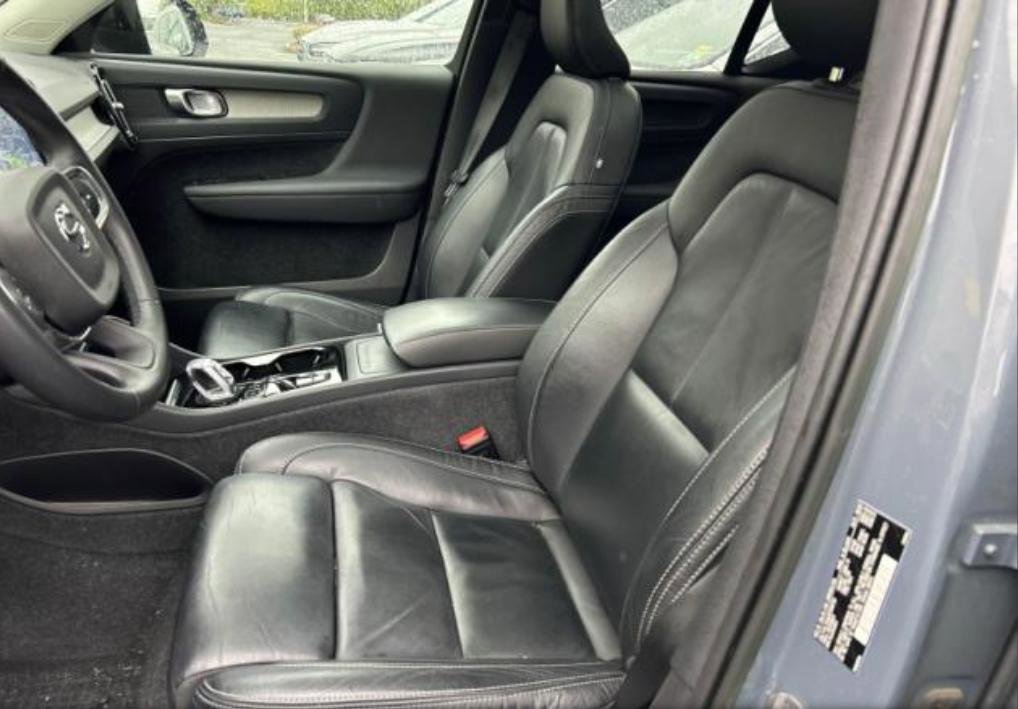 Certified 2023 Volvo XC40 B5 Plus w/ Protection Package Premier AWD/4WD image 4