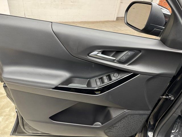 Used 2025 Chevrolet Equinox LT w/ Safety and Technology Package image 10