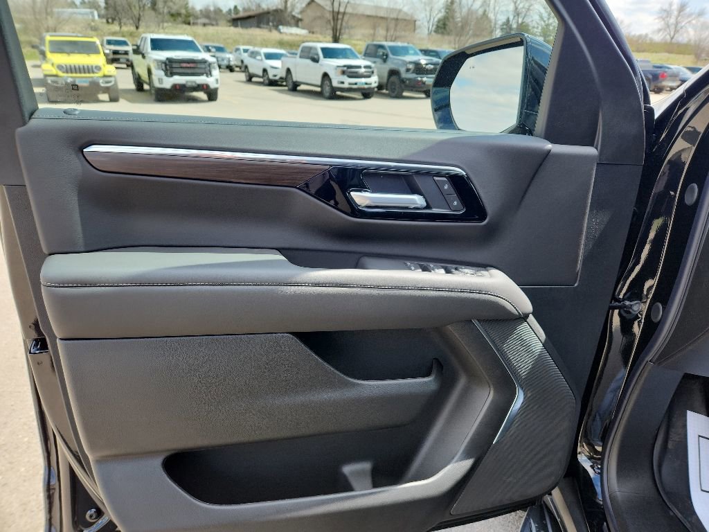 New 2026 Chevrolet Suburban LS w/ LS Custom Edition AWD/4WD image 38