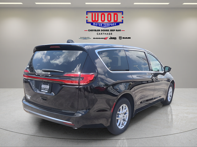 New 2027 Chrysler Pacifica Select FWD image 3