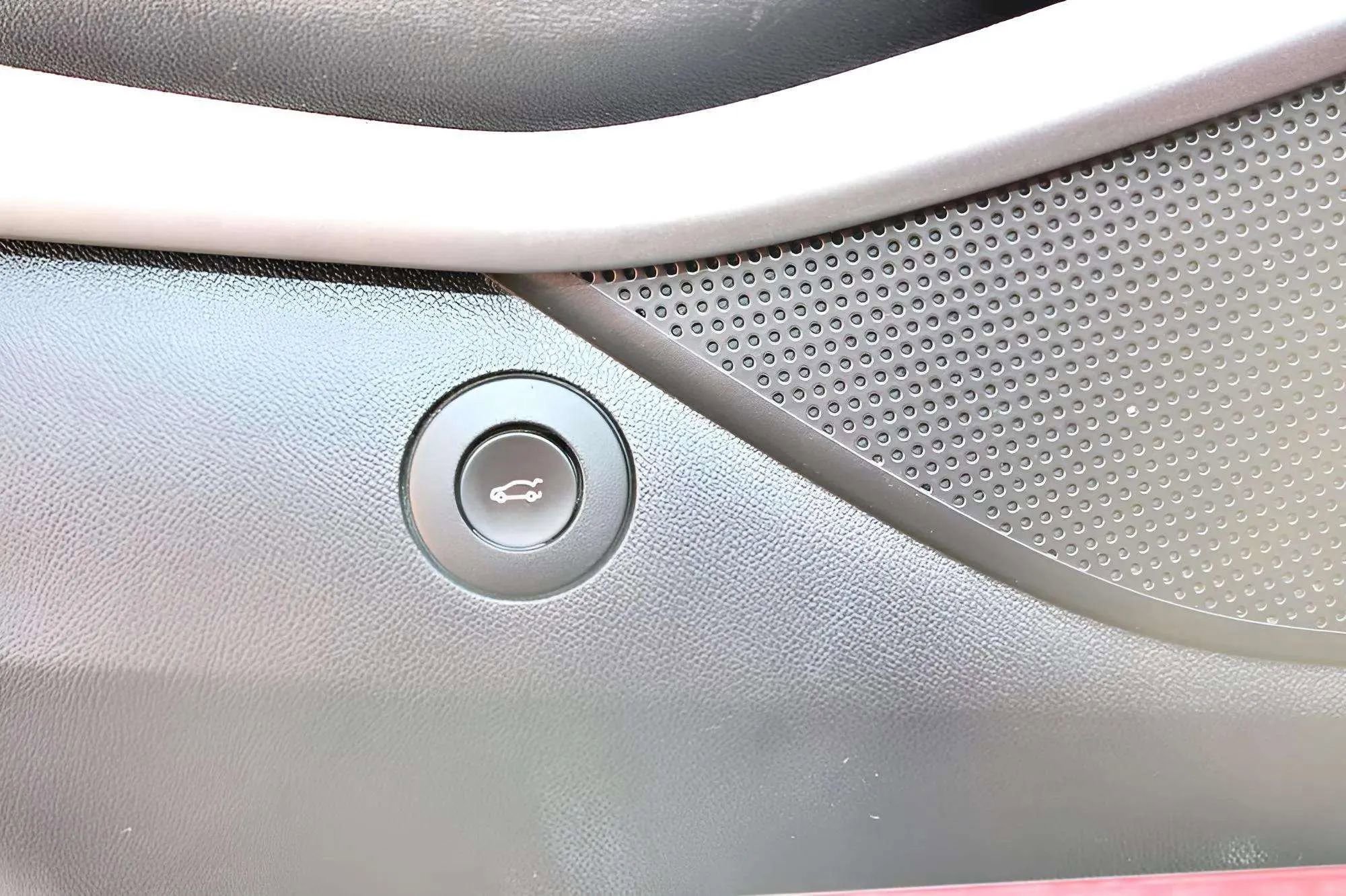 Used 2017 Chevrolet Camaro LT w/ RS Package image 9