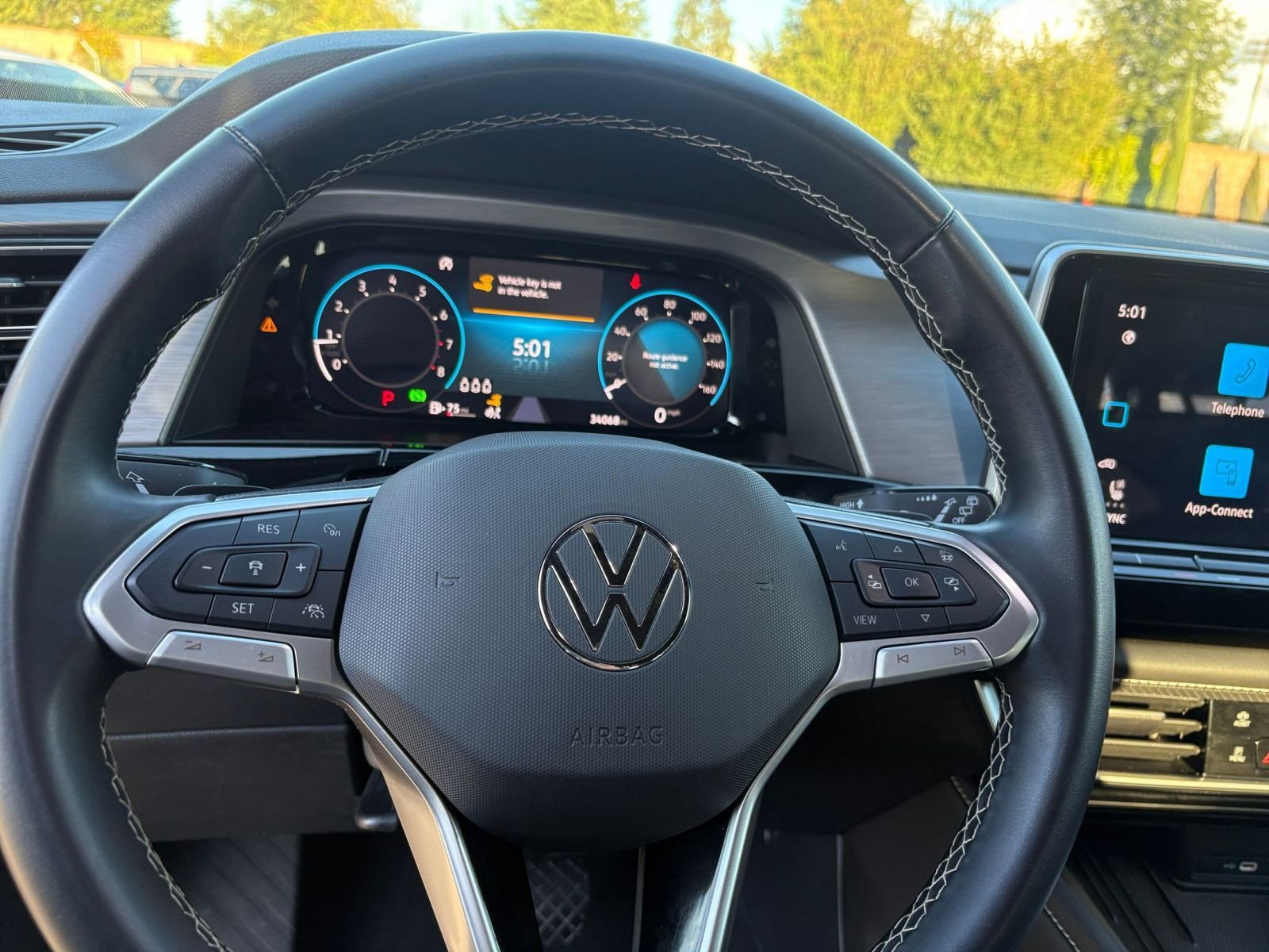 Used 2025 Volkswagen Atlas Cross Sport SE image 30