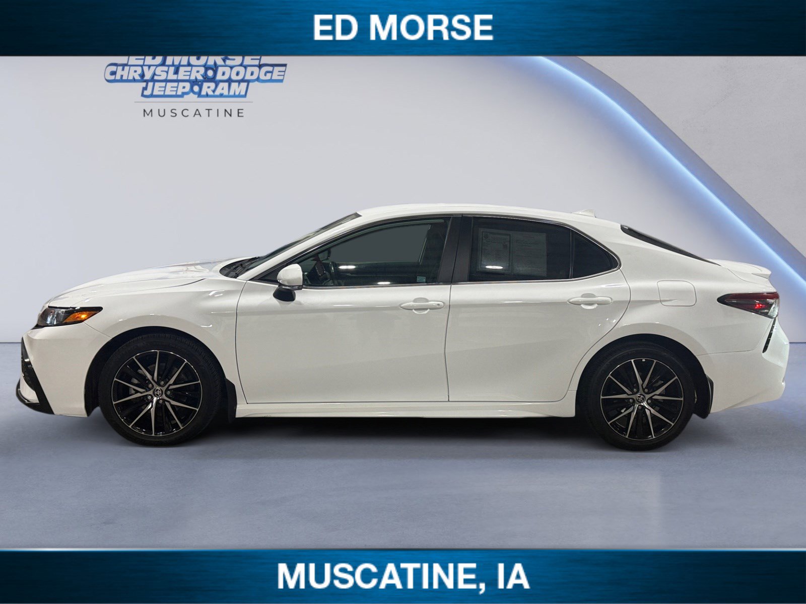 Used 2024 Toyota Camry SE image 2