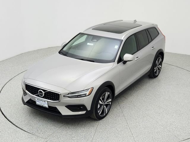Certified 2025 Volvo V60 B5 Cross Country Plus image 13