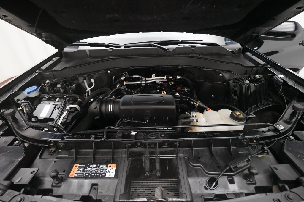 Used 2022 Ford Explorer XLT w/ Equipment Group 202A image 3