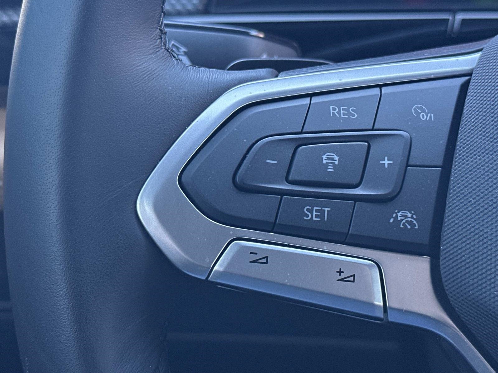 Certified 2025 Volkswagen Atlas Cross Sport SEL R-Line image 23