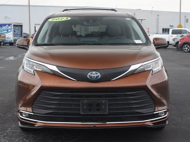 Used 2023 Toyota Sienna XLE image 24