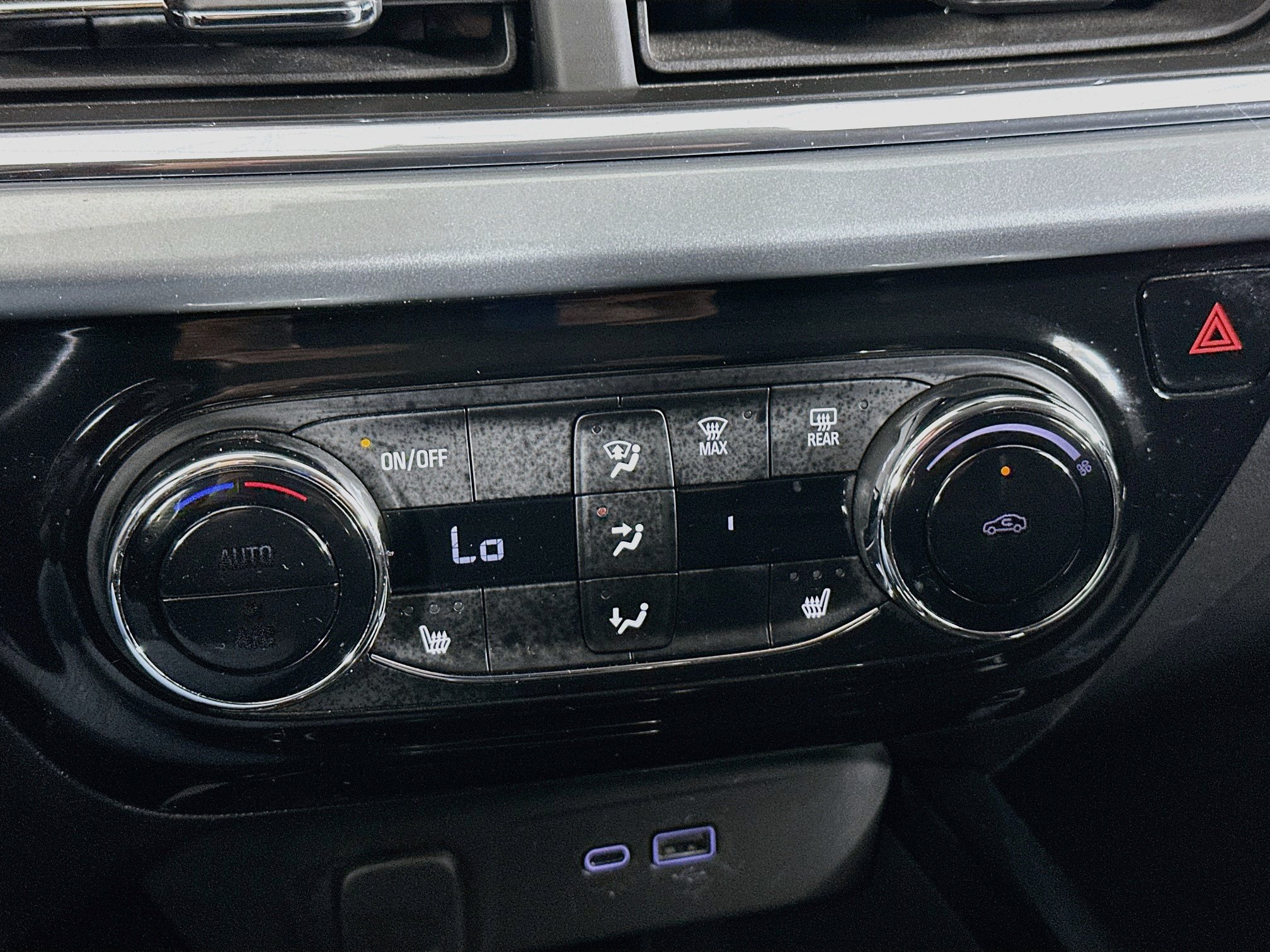 Used 2025 Chevrolet Trax LT w/ LT Convenience Package FWD image 22