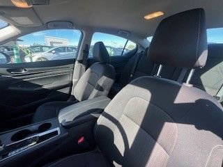 Used 2025 Nissan Altima 2.5 SV image 17